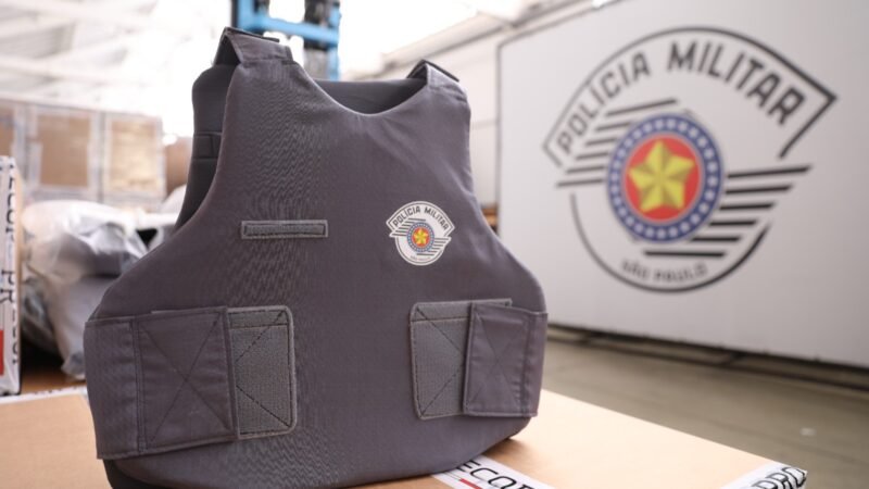 PM começa a distribuir novos coletes de proteção balística