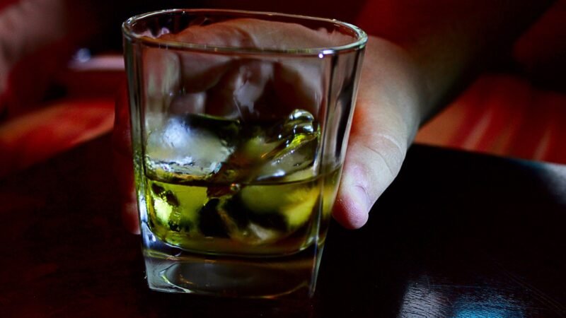 Álcool eleva risco de demência mesmo em baixas doses