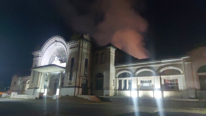 Incêndio atinge mata na Estação de Botucatu