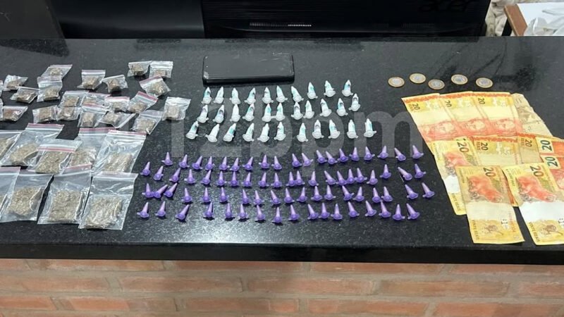 Homem tenta fugir da PM, cai às margens de córrego e vai preso por tráfico