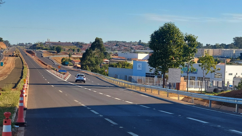 Homem morre atropelado na avenida marginal da Castelinho