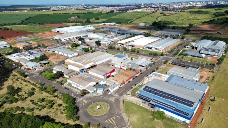 Prefeitura assina permissão para instalação de 4 empresas no Distrito Industrial