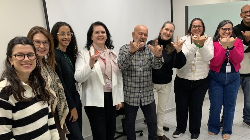 Unesp Botucatu forma 1ª turma de curso de Libras a funcionários