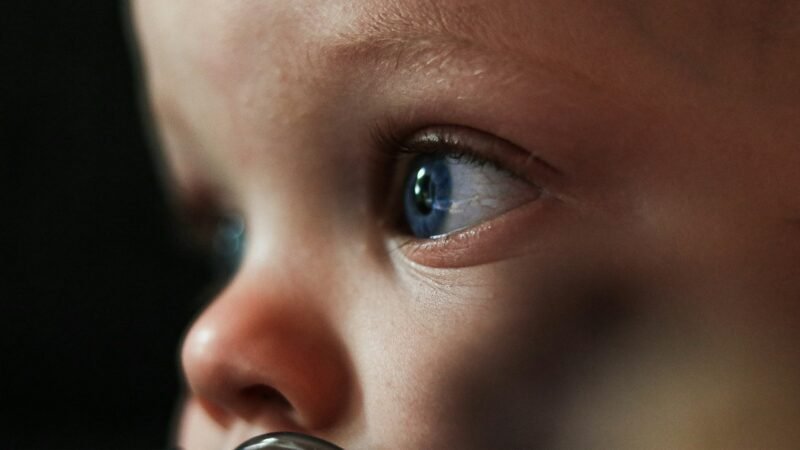 Projeto prevê exame complementar ao “teste do olhinho” aos 6 meses de vida