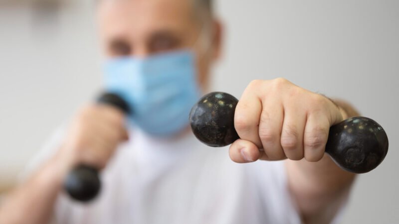 Pode treinar gripado? Saiba quando o exercício está liberado (ou não)