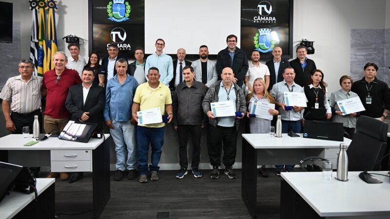 Câmara de Botucatu entrega medalha “Dante Trevisani” a profissionais do transporte coletivo