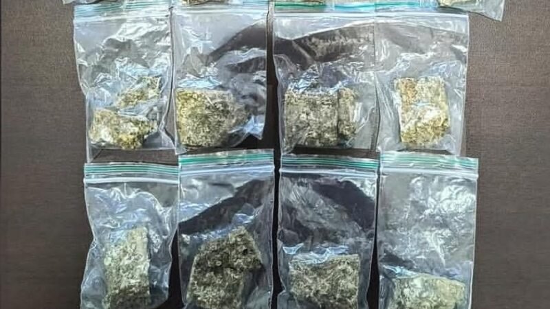 PM flagra adolescente que tentava vender maconha
