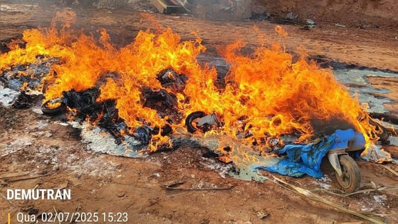 Contêineres de lixo são incendiados em rodovia vicinal