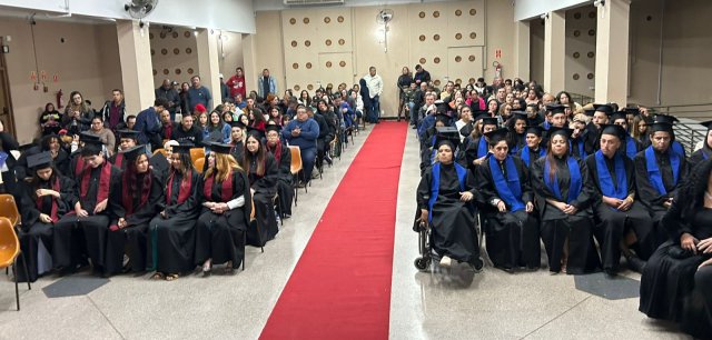 Educação forma nova turma do Ensino de Jovens e Adultos