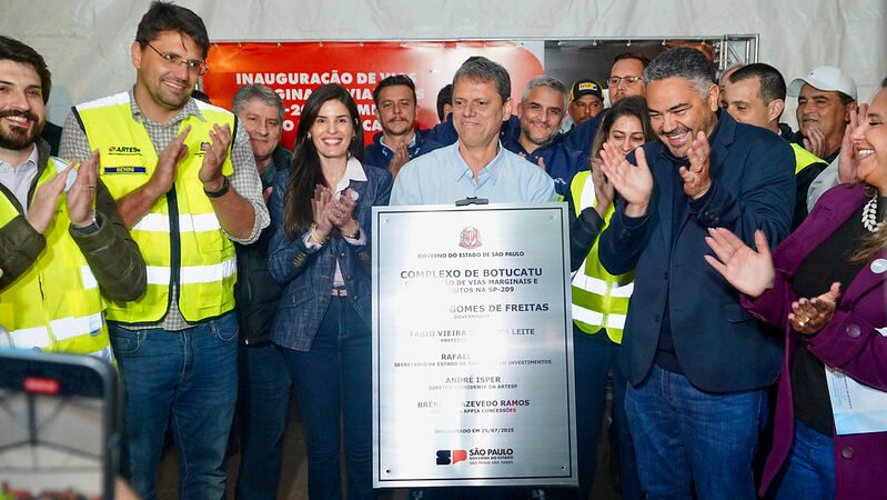 Governador e concessionária entregam marginais e viadutos da Castelinho