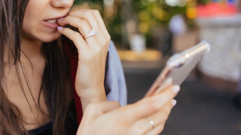 Meninas sentem mais impactos negativos das redes sociais