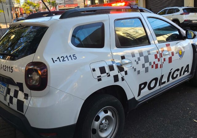 Homem preso por agredir e manter companheira em cárcere privado