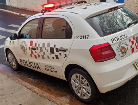 PM prende homem que agrediu e ameaçou companheira com faca
