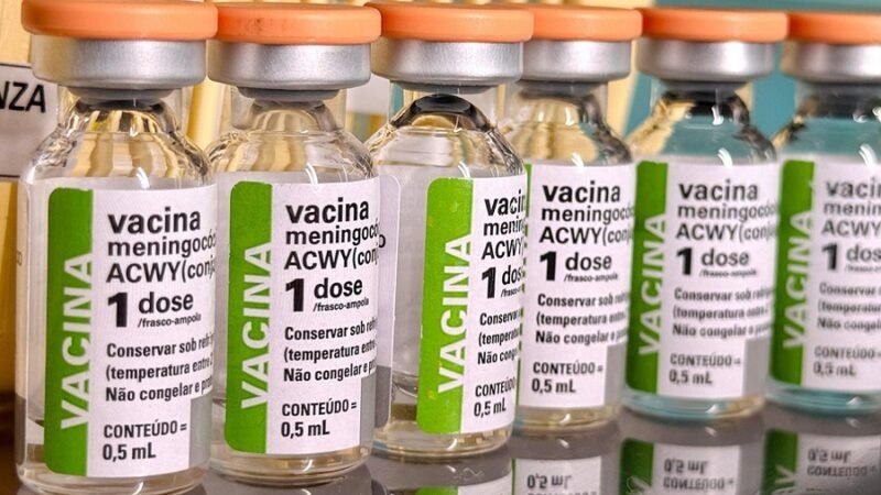 Nova vacina no SUS: o que muda na proteção de bebês contra meningite