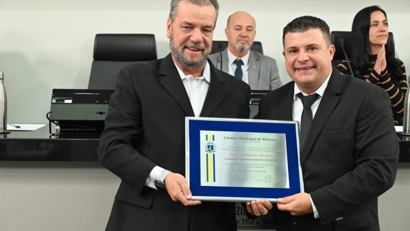 Câmara entrega título de Cidadão Botucatuense a Valério Moretto