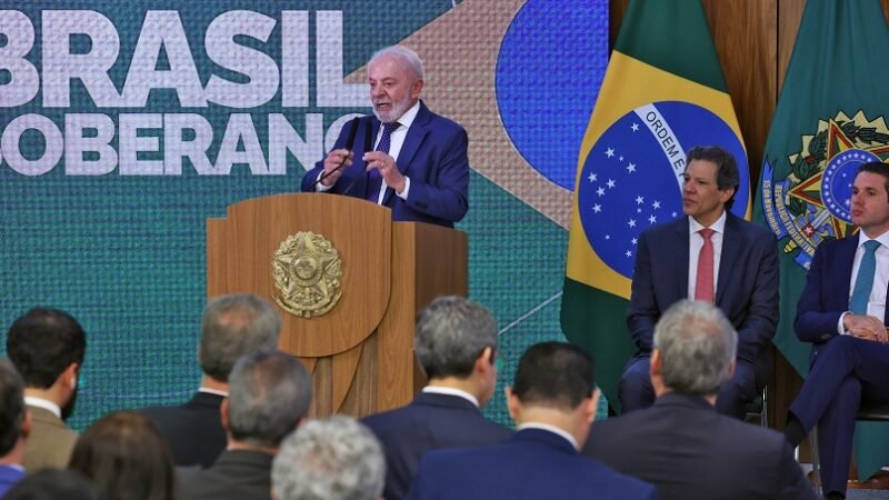 Governo libera crédito de R$ 30 bi para empresas prejudicadas pelas tarifas dos EUA