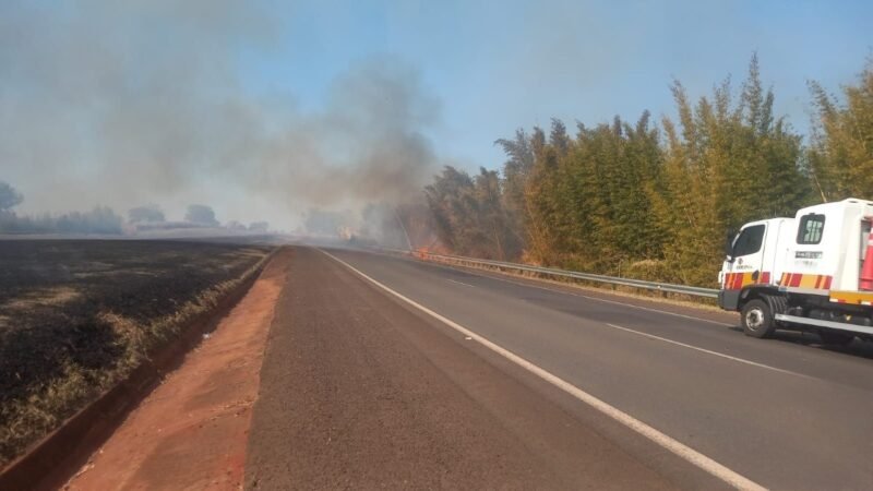 Incêndio causa acidente entre veículos na Castello Branco