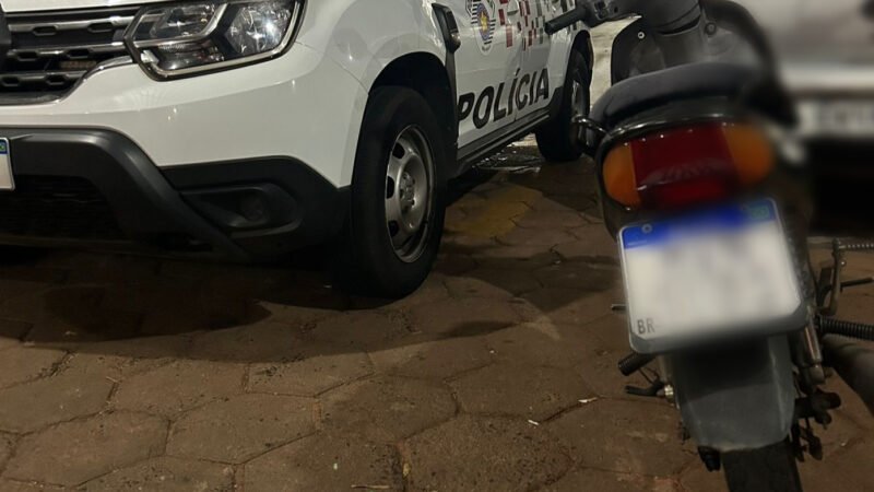 Moto apreendida por sinais adulterados; condutor alega ter comprado placa na internet