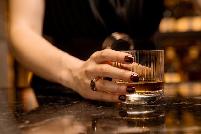 Mulheres morrem mais por hipertensão associada ao álcool