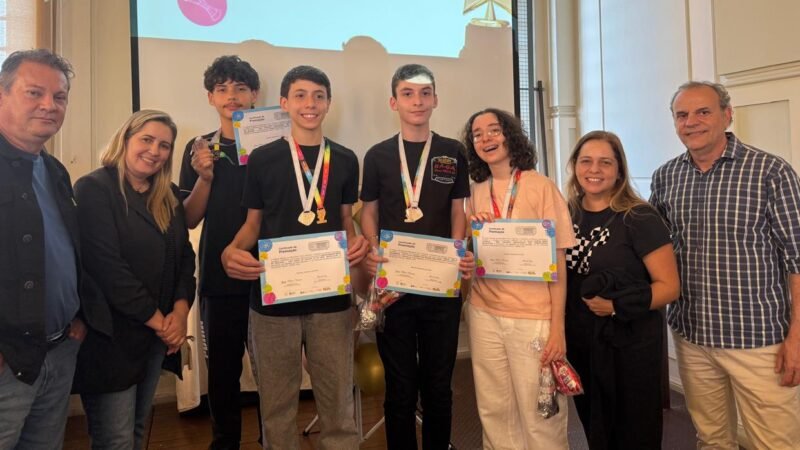 Alunos da Rede Municipal são homenageados na Olimpíada de Matemática