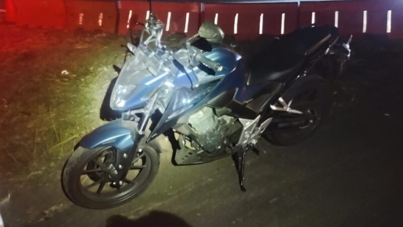Motociclistas morre atropelado por carreta após ultrapassagem