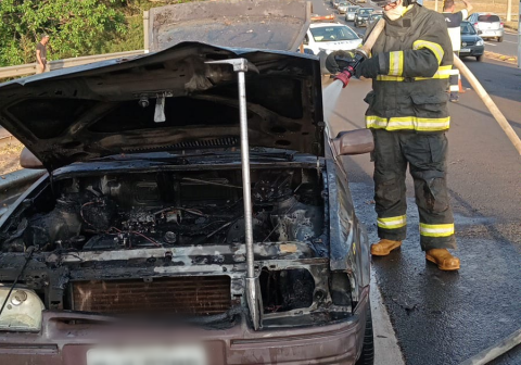 Botucatu: pane no motor provoca incêndio em carro