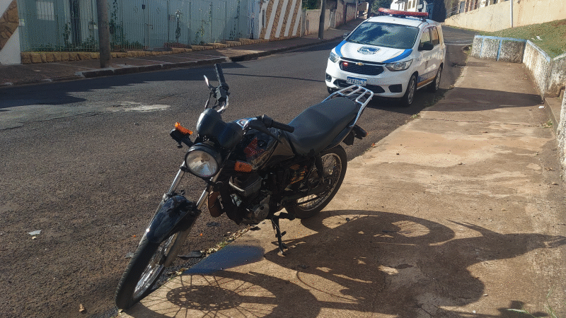 Motociclista provoca acidente enquanto fugia da GCM e acaba detido por tráfico de drogas