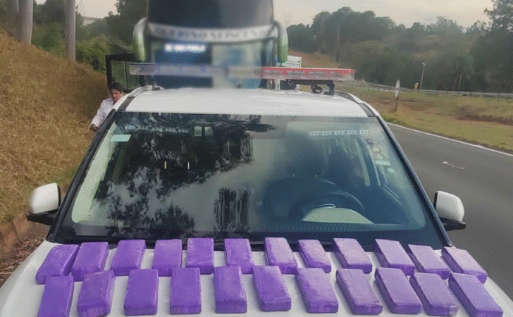 PM flagra passageiro com 15 quilos de maconha na bagagem