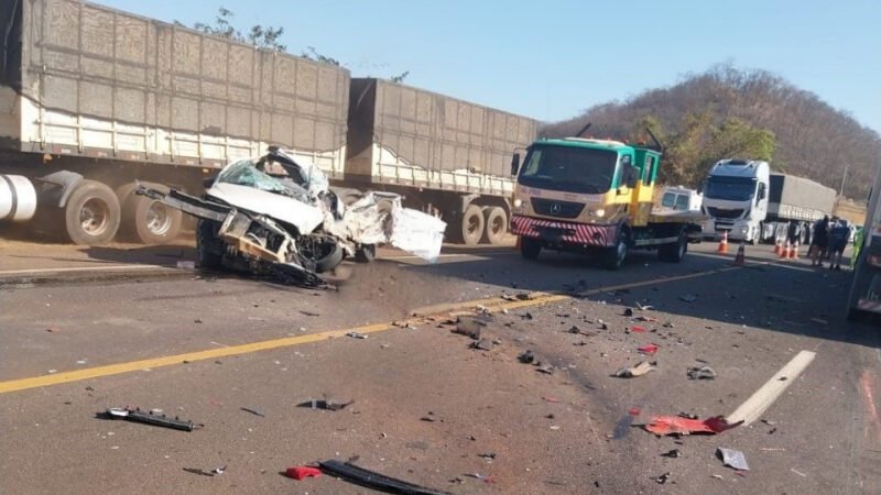Motorista morre em colisão após ultrapassagem