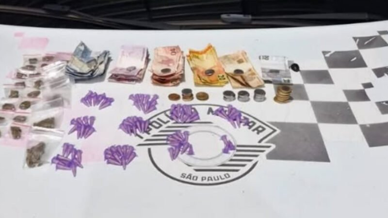 Traficante joga sacola cheia de drogas enquanto tentava fugir da PM