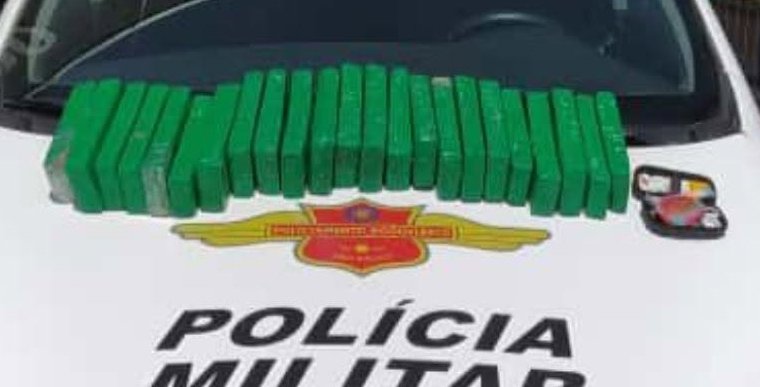 Passageira flagrada com tijolos de maconha na bagagem