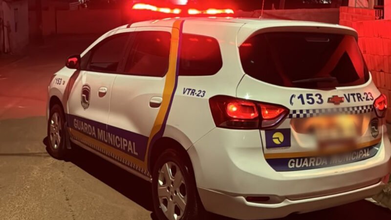 Irmãos detidos por tráfico enquanto saíam de terreno baldio