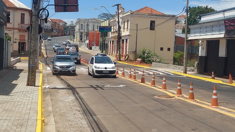 Tráfego de veículos liberado na “baixada” da Floriano Peixoto