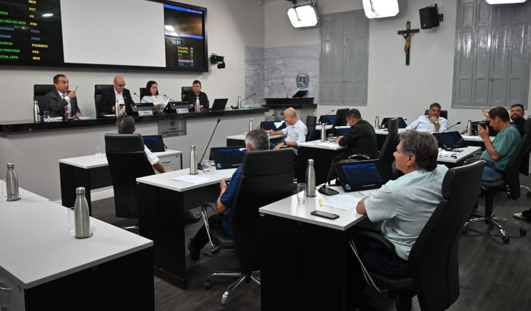 Vereadores aprovam crédito de R$ 1,7 milhão a nove secretarias municipais