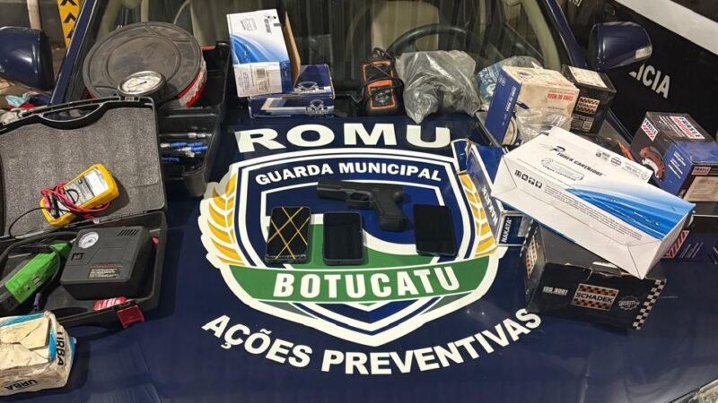 Casal preso acusado de furtar carro e objetos de oficina mecânica