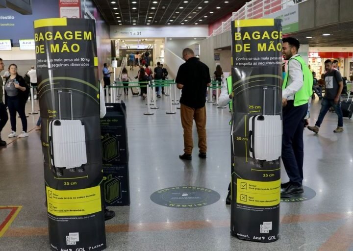Projeto quer barrar empresas aéreas de cobrarem a mais por bagagem de mão