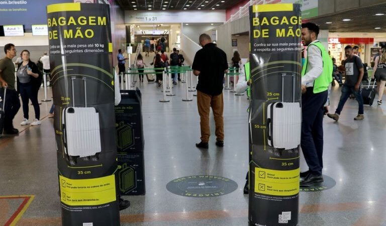 Projeto quer barrar empresas aéreas de cobrarem a mais por bagagem de mão