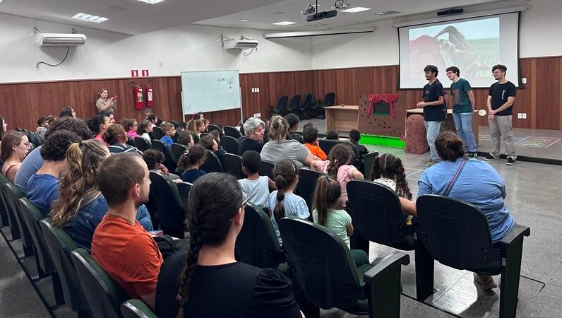 Cempas da Unesp recebe alunos de Pardinho em projeto de preservação dos tamanduás