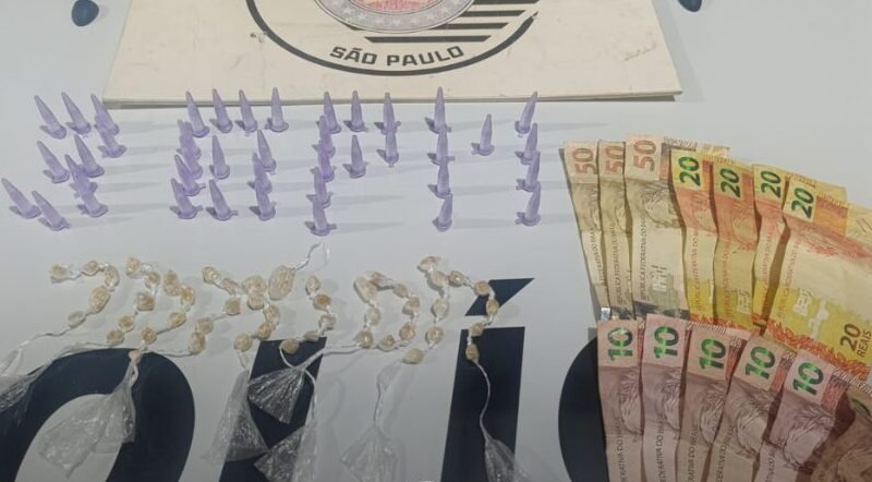 PM efetua flagrante de tráfico de drogas nas proximidades de adega