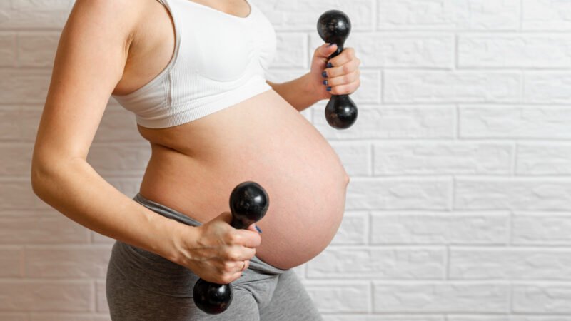 Musculação na gravidez melhora sono, reduz dores e aumenta bem-estar