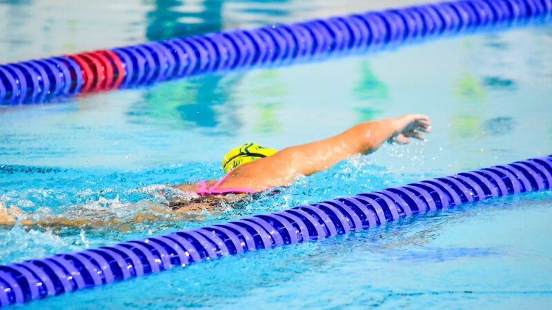 Natação supera corrida para fortalecer o coração, aponta estudo