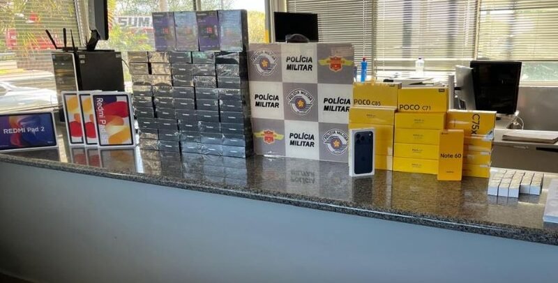 Passageiros flagrados com eletrônicos contrabandeados e anabolizantes irregulares