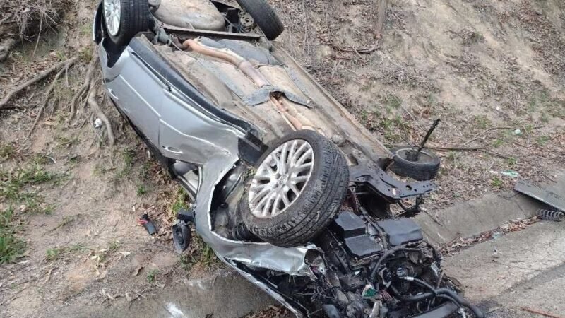 Capotamento de carro deixa uma pessoa morta na Rondon