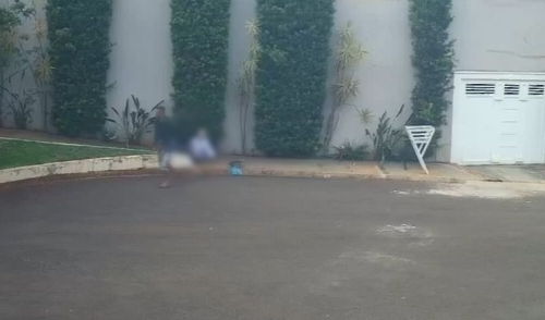 Ladrão empurra e rouba idoso que voltava do supermercado