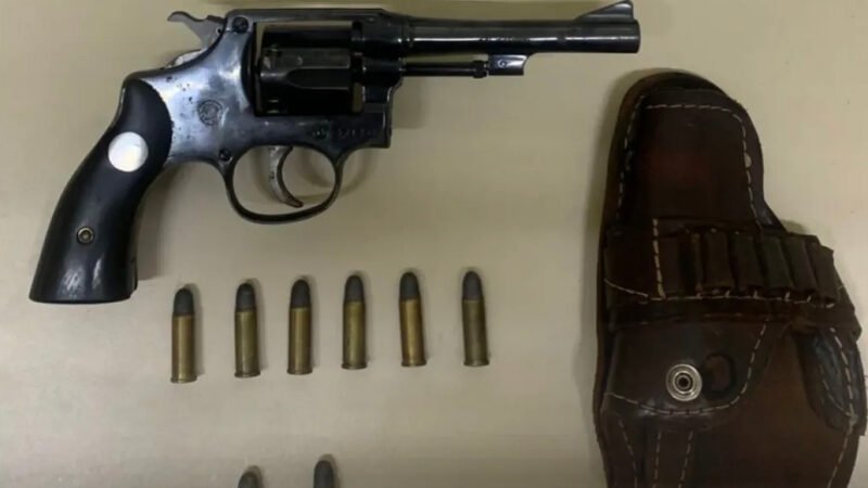 Pai dispara arma contra filho durante discussão