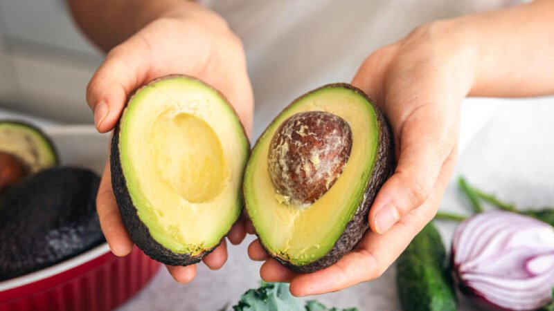 Abacate pode ajudar no equilíbrio do colesterol