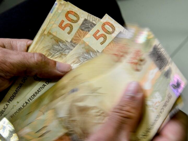 Restituição do IR 2026: quando cai e quem recebe primeiro