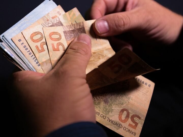 Receita Federal paga 2º lote de restituição do Imposto de Renda