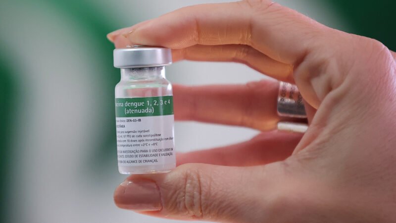 Anvisa aprova 1ª vacina nacional contra a dengue