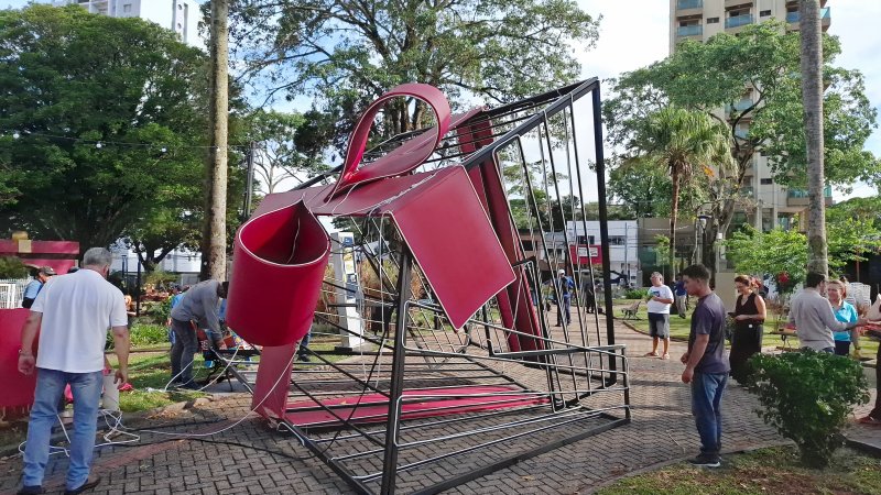 Botucatu: chuva danifica estrutura natalina e programação é suspensa